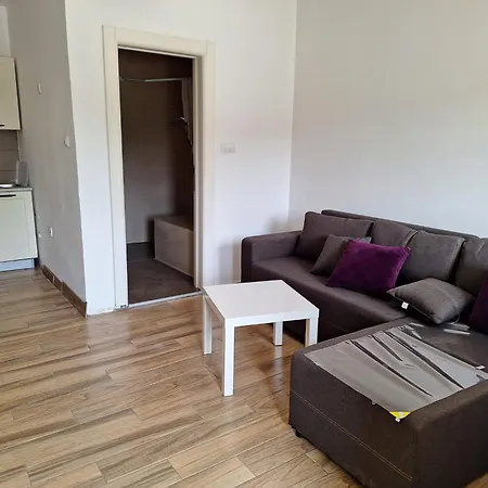 Apartment 021