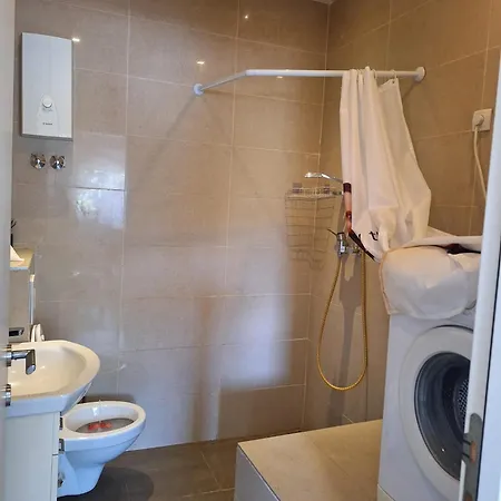 021 アパート ノヴィ・サド