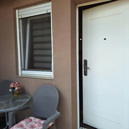 Apartment 021